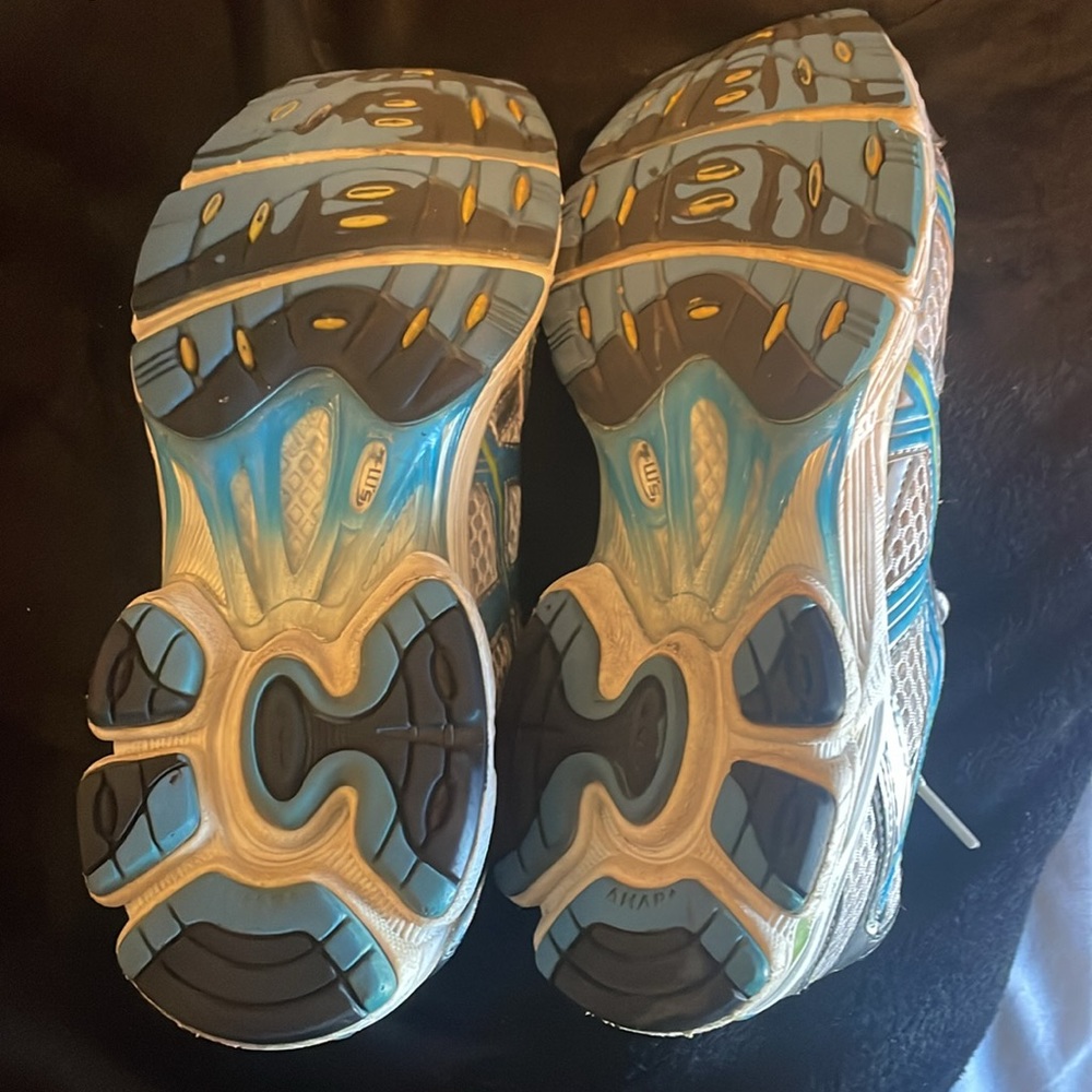 ASICS - Picture 6 of 7